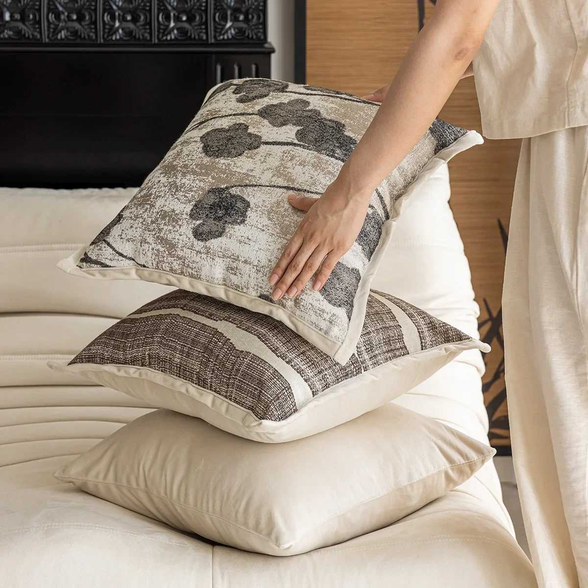 Pillow Case New Beige Coffee Light Luxury Cushion Cover Modern Chenille Jacquard Case Home Covers Decorative 4545cm C251028