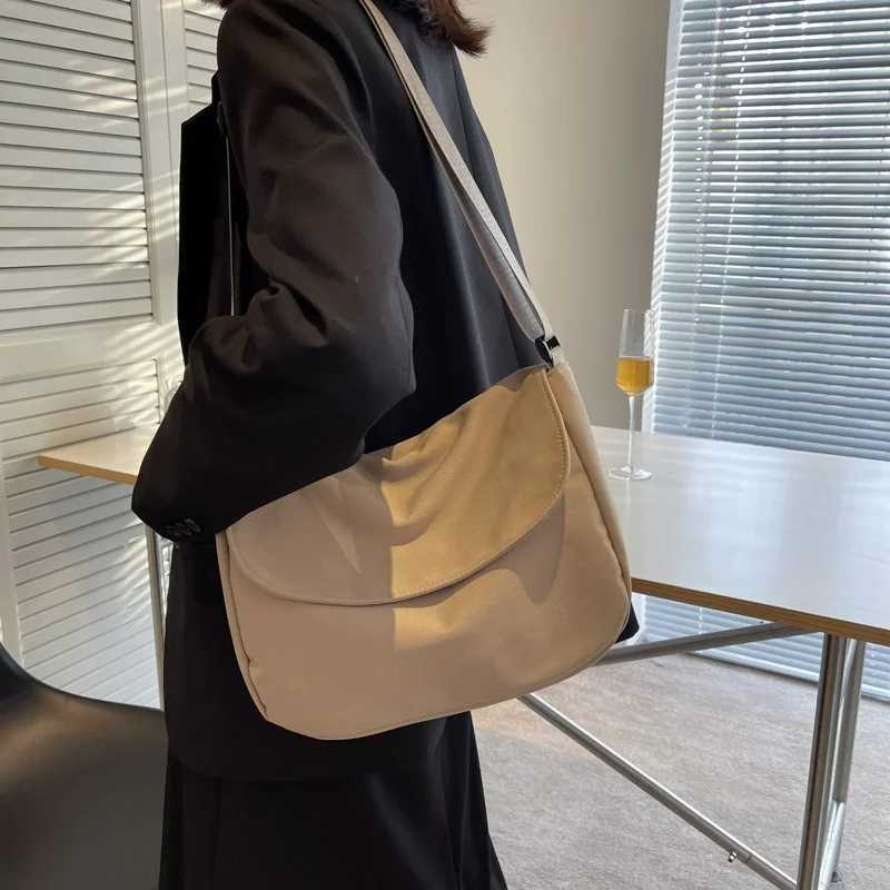 Solid Color Women Crossbody Bag Simple Ladies Shoulder Bag Waterproof Nylon WomenS Handbags Fashion Messenger Bag Women W251028