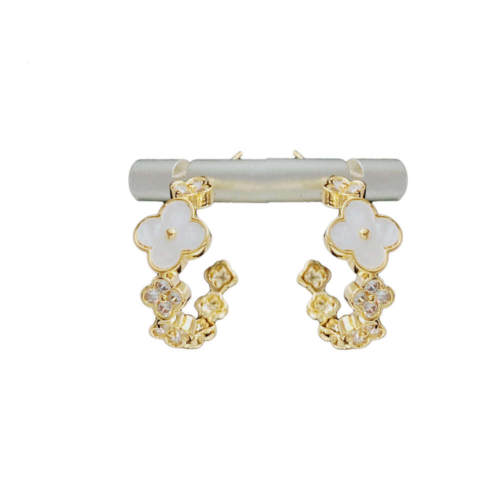 Light Micro Inlaid Zircon Four-Leaf Flower Splicing C Hoop Earrings Sier Needle Elegant Fashion High-End Feel Ear Jewelry