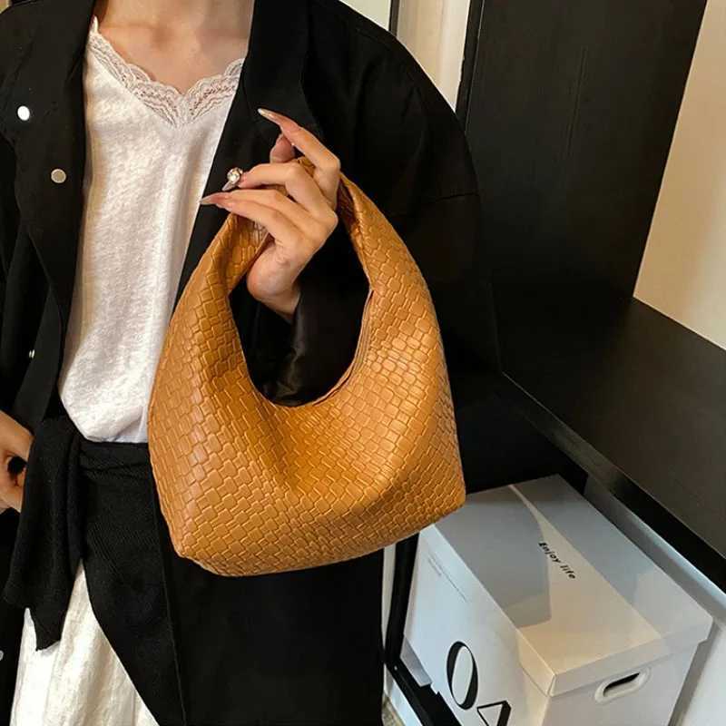 Women Classic Fashion Woven Embossed Hobo Soft PU Leather Small Tophandle Shoulder Bag Casual Daily Handbags bolsa femininaW251028