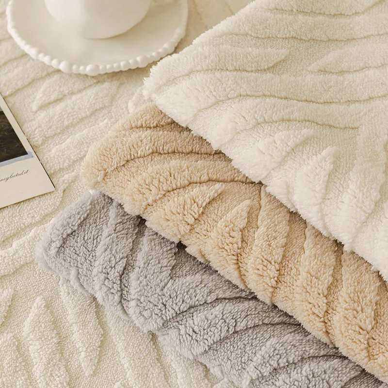 HighQuty Ultra Soft Jacquard Sofa Cushion Autumn and Winter AntiSlip Sofa Cover AntiScratch Couch Blanket for Living Room C251028