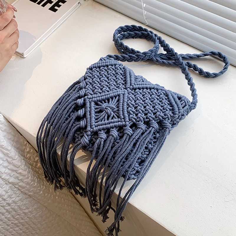 New Straw Bag Bohemian Tassel Beach Bag Women Crochet Fringed Crossbody Ultralight Shoulder Bag Small Bolsos FemininaW251028