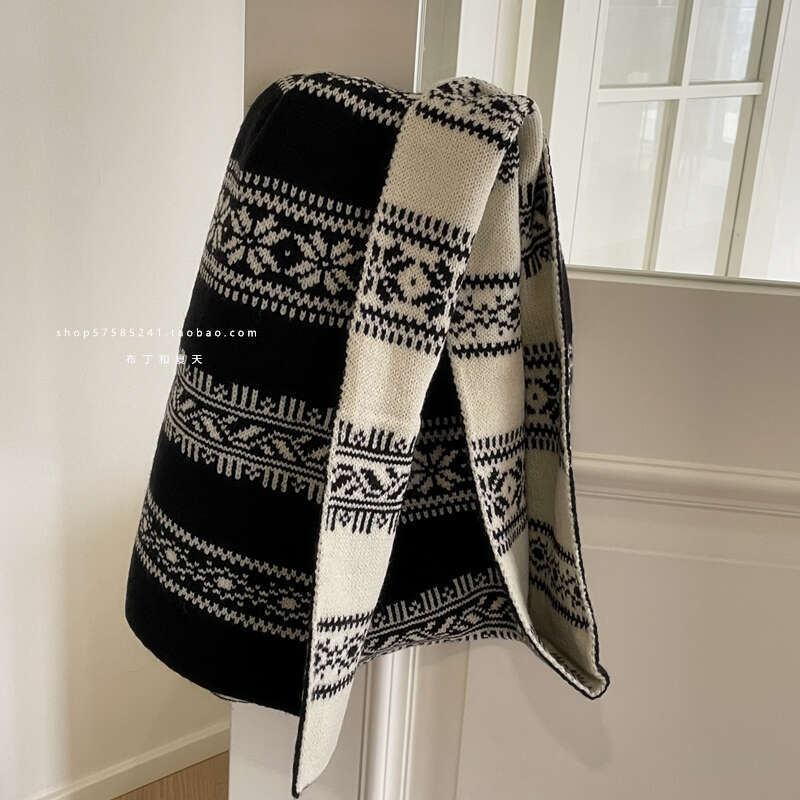 Recommended Personal Use Fair Isle Style Black and White Double-Sided Jacquard Scarf Autumn Winter Warm Neck Warmer for Women