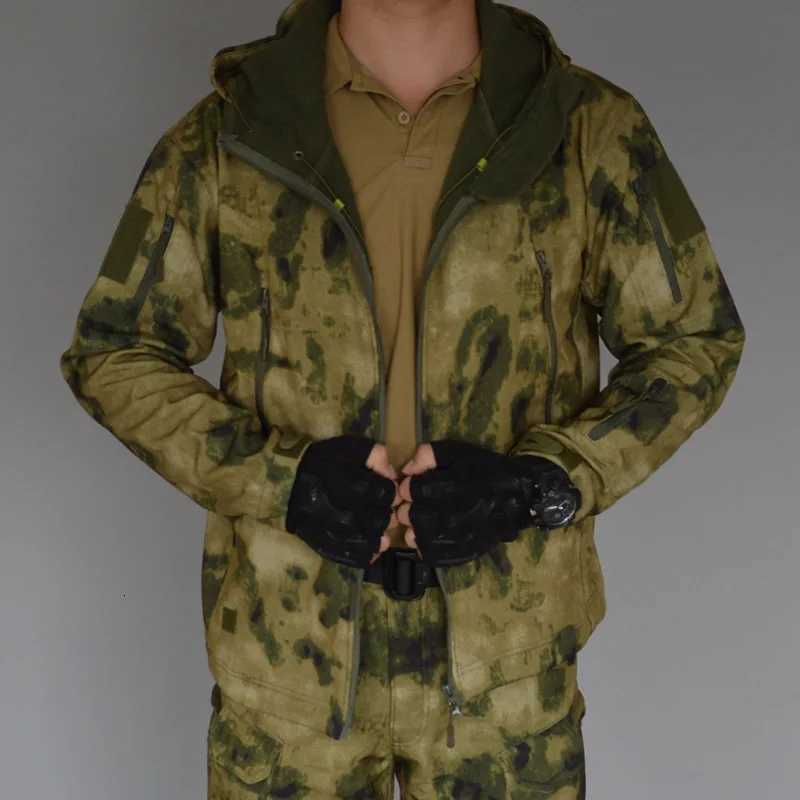 5XL 6XL Winter Fleece Jacket Men Soft Shell Tactical Waterproof Camouflage Coat Clothing WindbreAKers X251028