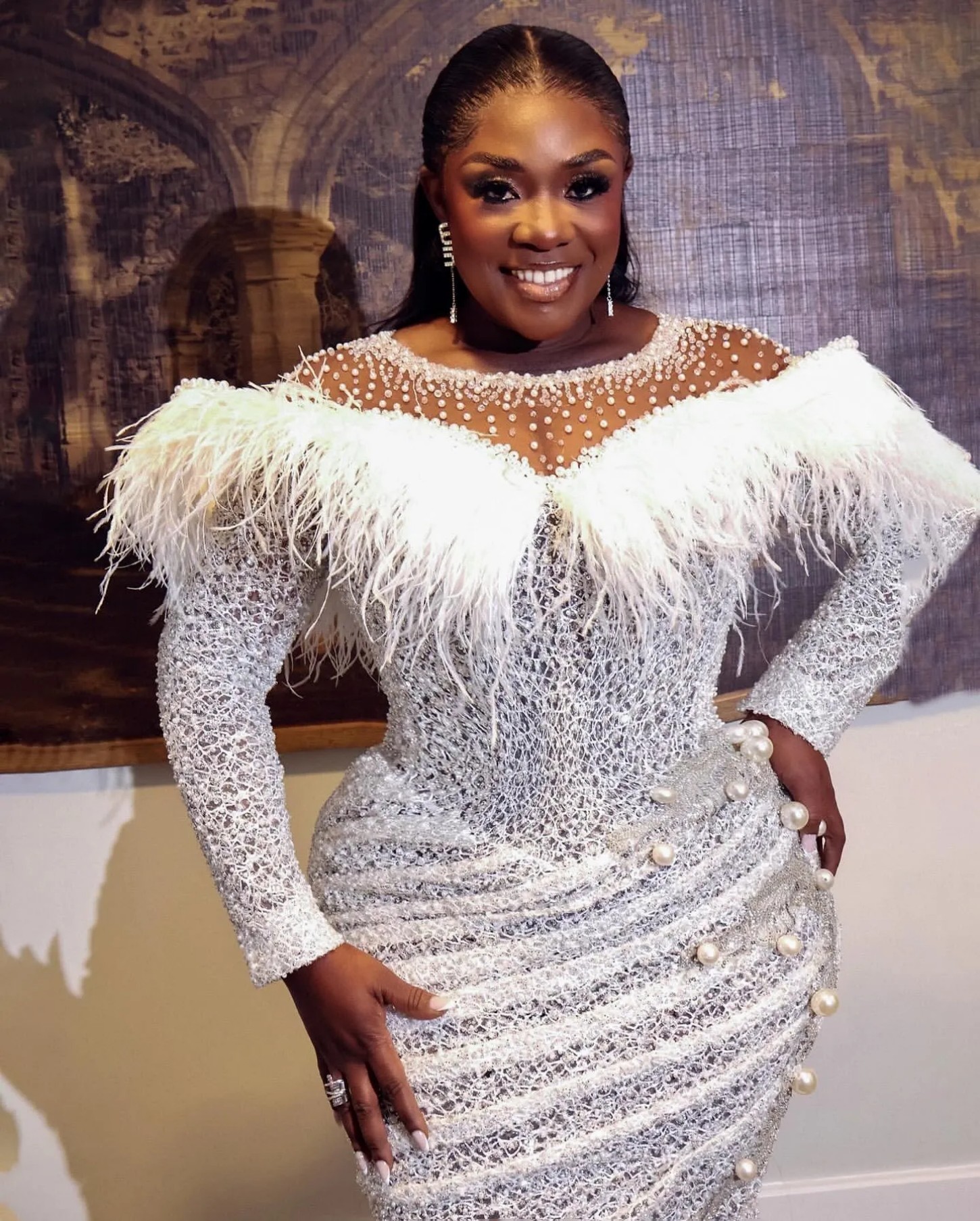 Aso Ebi Arabic Plus Size Bridal Gown in White with Pearls Feather Lace Vintage Elegant and Sheer Neck