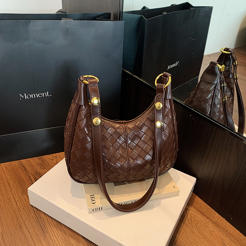 Autumn women's simple and fashionable large capacity synthetic leather handbag, new fashionable college student daily commuting lightweight cross