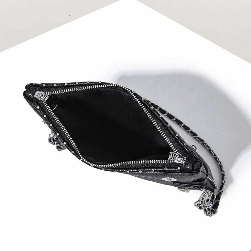 Classic and stylish personalized chain shoulder bag simple and elegant suitable for commuting and shoppingT251028