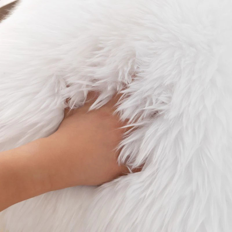 White Faux Sheepskin Carpet Irregular Long Soft Furry Floor Mats Living Bedroom Childrens Room Bedside Decorative Carpets 1028 H260226