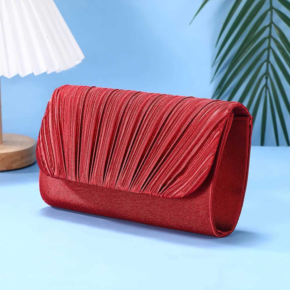 The new solid color dinner bag shell wrinkle cover hand bag is suitable for party banquet with dress bag detachable metal chain H251027