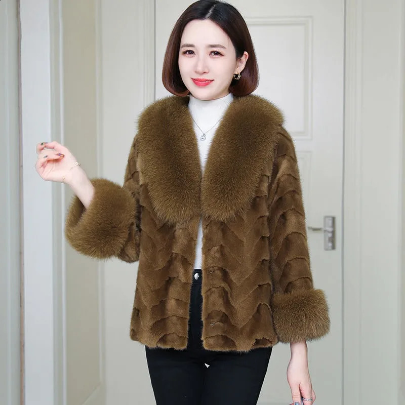 Selling Mink Fur Coat Women Winter Natural Fox Fur Collar High Quality Mink Fur Coat Short Fashion Fur Coat 251027