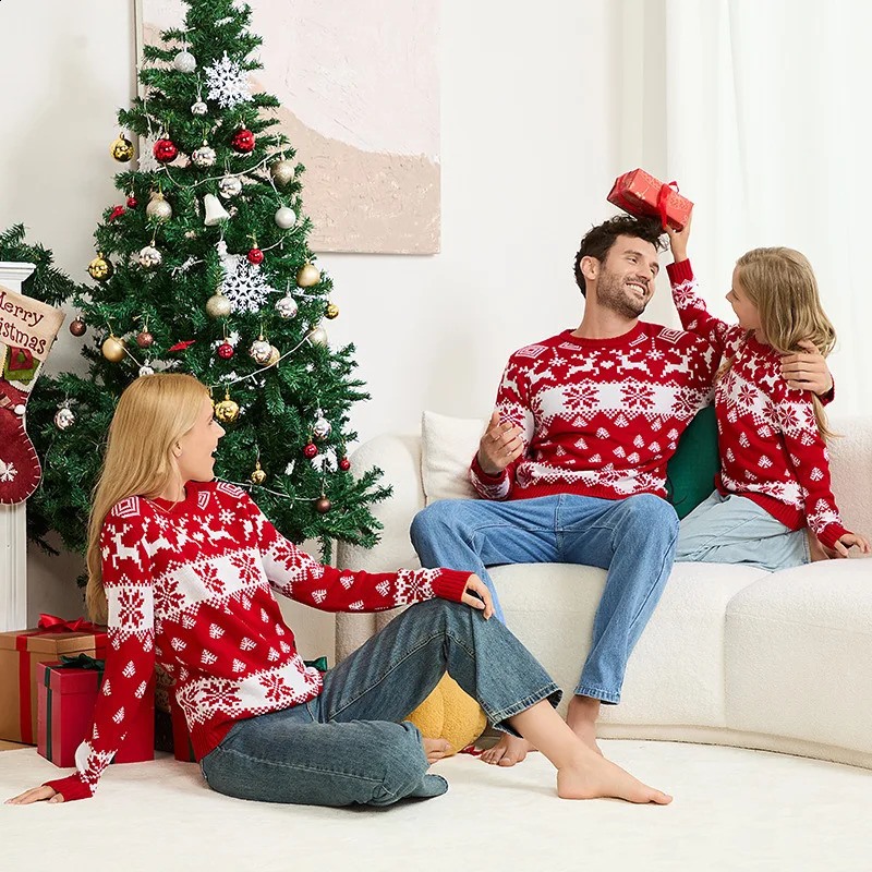 Christmas Family Matching Sweaters Full Sleeve Allover Print Knitwear Casual Soft Knitted Jumpers Adults Kids Pullover Xmas Look 251027