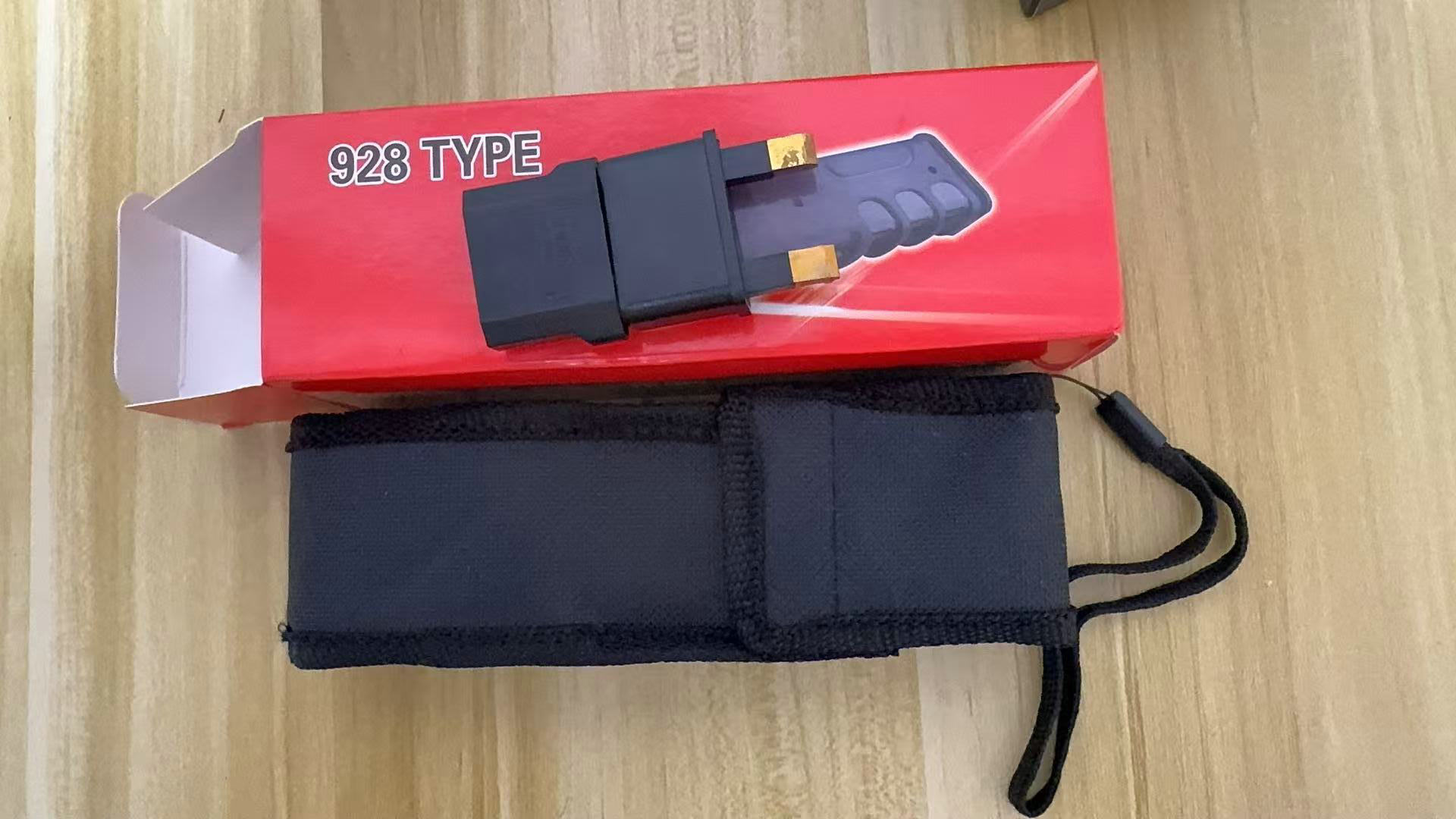 New long-range, powerful flashlight with rechargeable function, suitable for outdoor convenient emergency lighting with zoom function