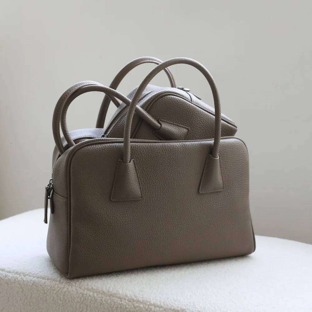 Designer Bags First Layer Cowhide Boston Pillow Women's 2025 New Leather High-End Handbag Large Capacity Commuter Leisure Shoulder Bag Hot Sellin