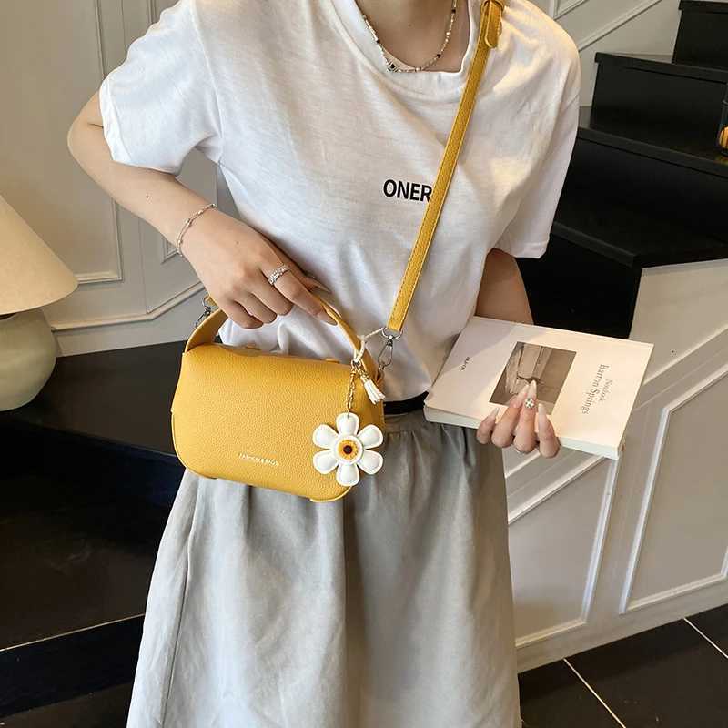 Quality Box Shaped Crossbody Bags For Women Lychee Pattern Shoulder Bag With Flower Pendant Luxury Designer Purses And HandbagsT251028