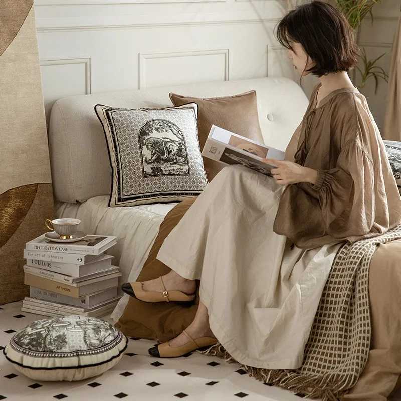 Pillow Case Jungle Velvet Cushion Cover 45x45cm Throw case Shell French Country Road Vintage Home Sofa Bedroom Decoration Light Luxury C251028