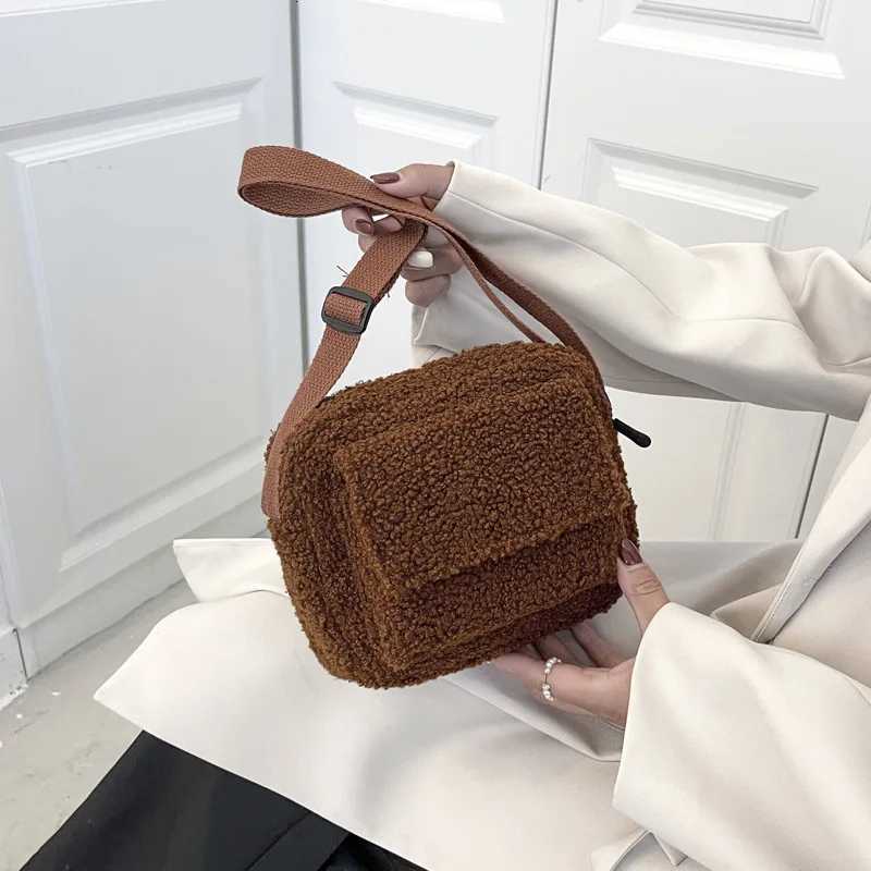 New Plush Fabric Womens Shoulder Crossbody Bag Small Fashion Lambs Wool Fluffy Fur Winter Female Bag Designer HandbagsT251028