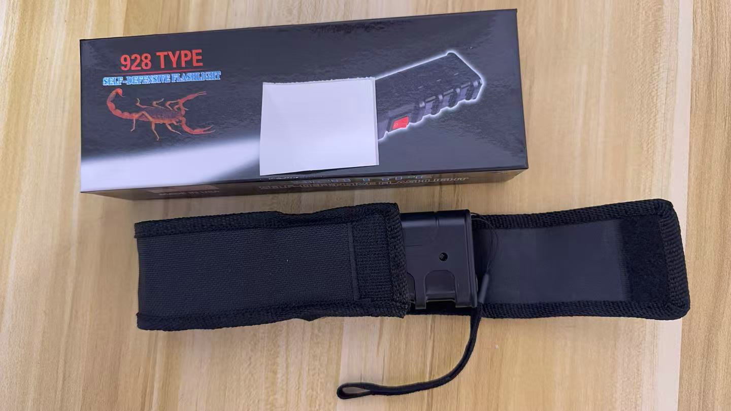 New long-range, powerful flashlight with rechargeable function, suitable for outdoor convenient emergency lighting with zoom function Free shipping