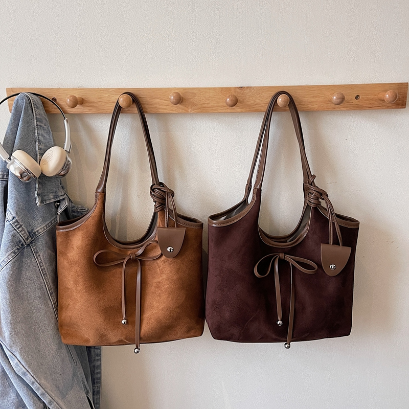 Summer women's simple and fashionable large capacity synthetic leather handbag, new fashionable college student daily commuting lightweight shoul