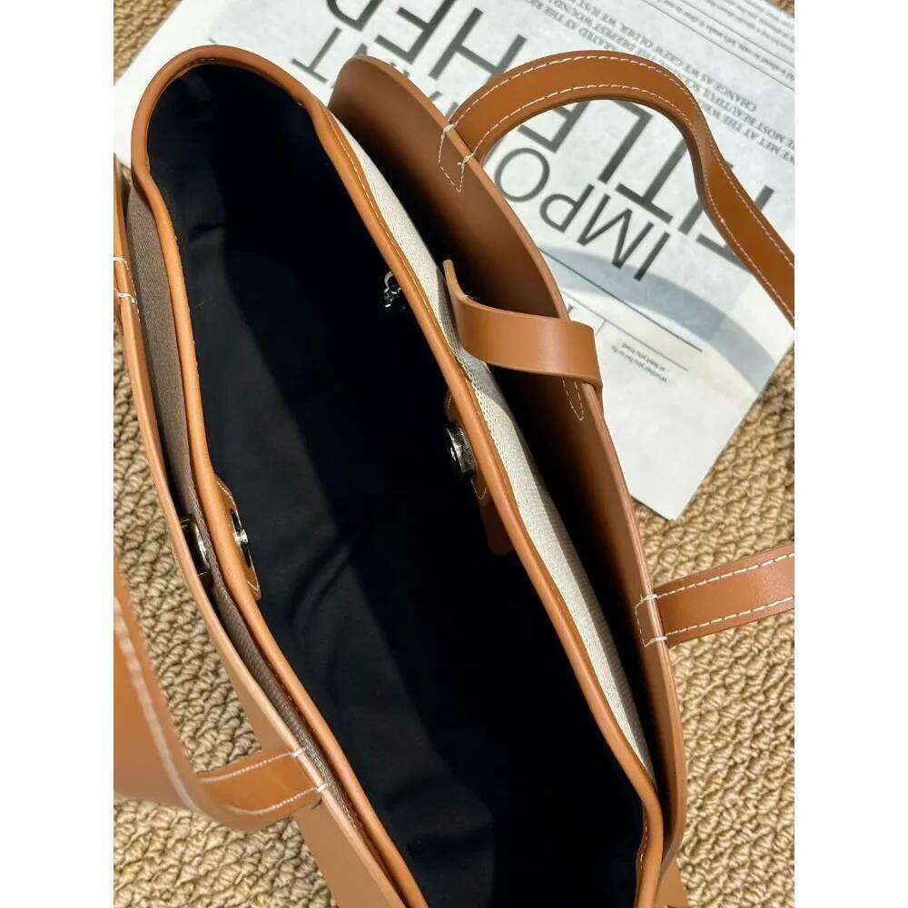 Designer Bags 2025 New Premium Cowhide Retro Portable Shell Versatile Fashion Simple Shoulder Underarm Commuter Women's Bag Large Capacity Hot Se