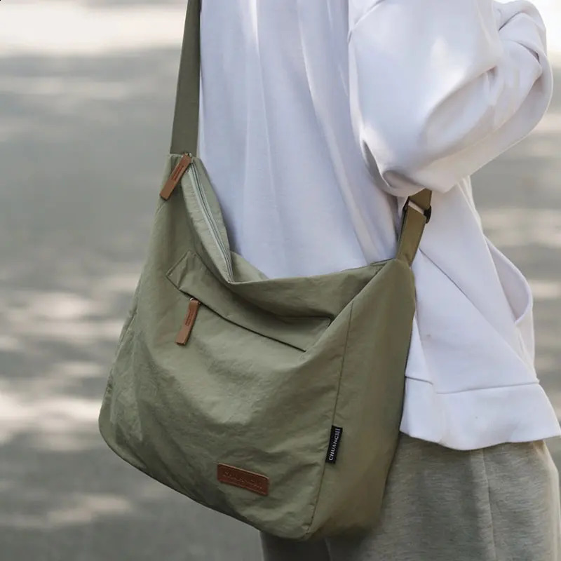 Casual Crossbody Bag for Women and Men Lightweight Large Capacity Boys Girls Student Shoulder Teenager Messenger Bags 251018