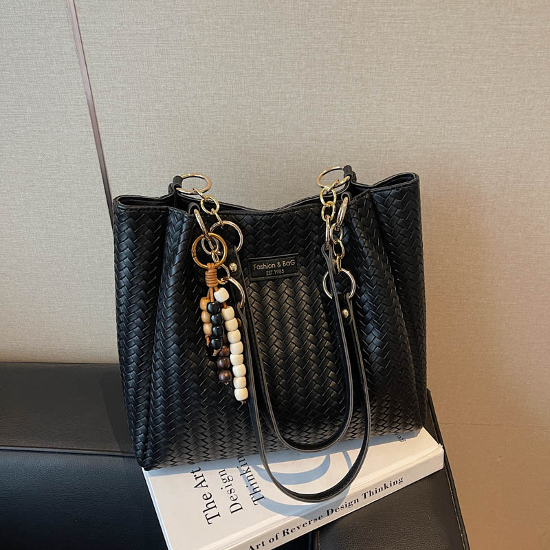 Spring Women's Simple and Fashionable Large Capacity Synthetic Leather Handbag New Fashionable Middle School Student Daily Commuter Lightweight S