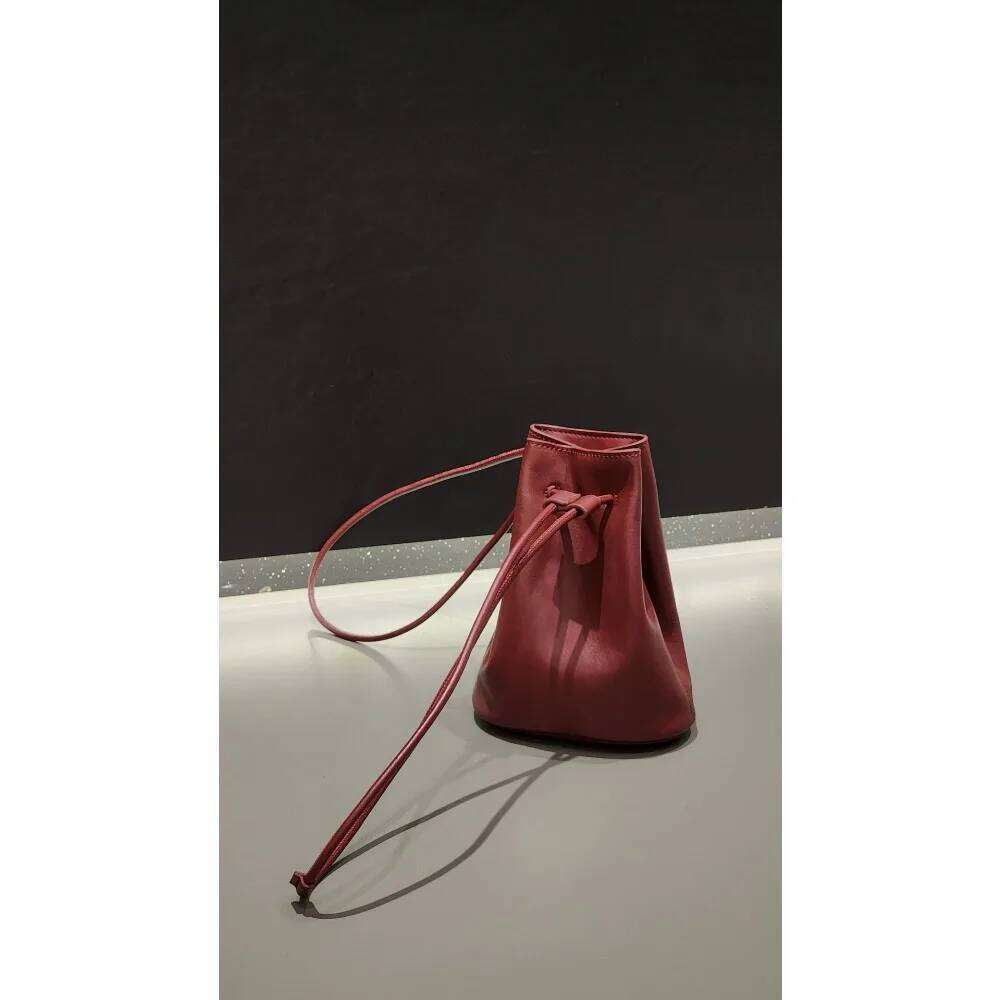 Designer Bags 2025 Spring Summer New Women's Vegetable Tanned Sheepskin Soft Leather Large Capacity Simple Bucket Small Shoulder Bag Hot Selling