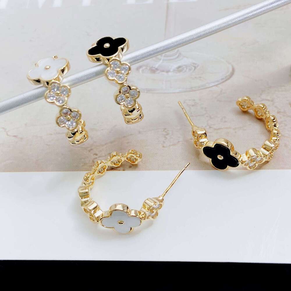 Light Micro Inlaid Zircon Four-Leaf Flower Splicing C Hoop Earrings Sier Needle Elegant Fashion High-End Feel Ear Jewelry