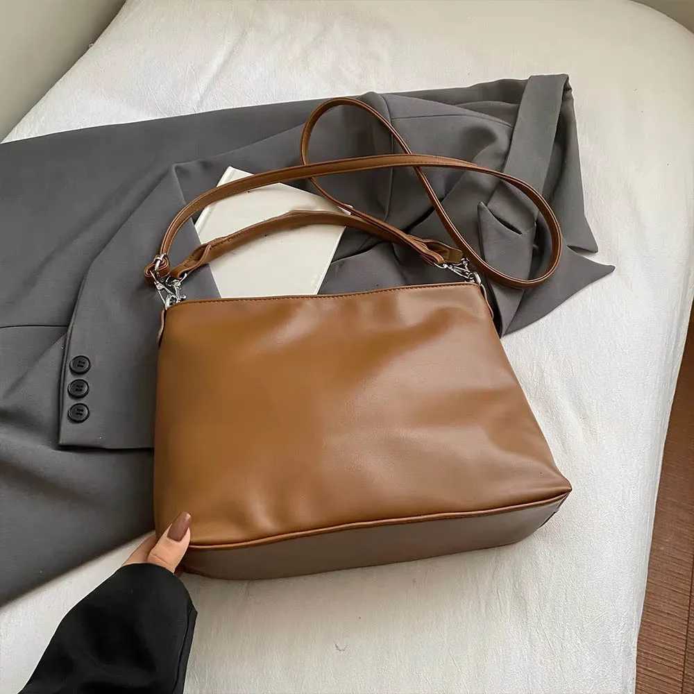 Fashionable Light Luxury Retro Underarm Bag Versatile Single Shoulder Crossbody Bag Trendy Frosted BagT251028