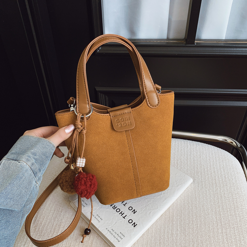 Spring Women's New Simple and Fashionable Large Capacity Synthetic Leather Handbag Fashionable College Student Daily Commuter Lightweight Crossbo