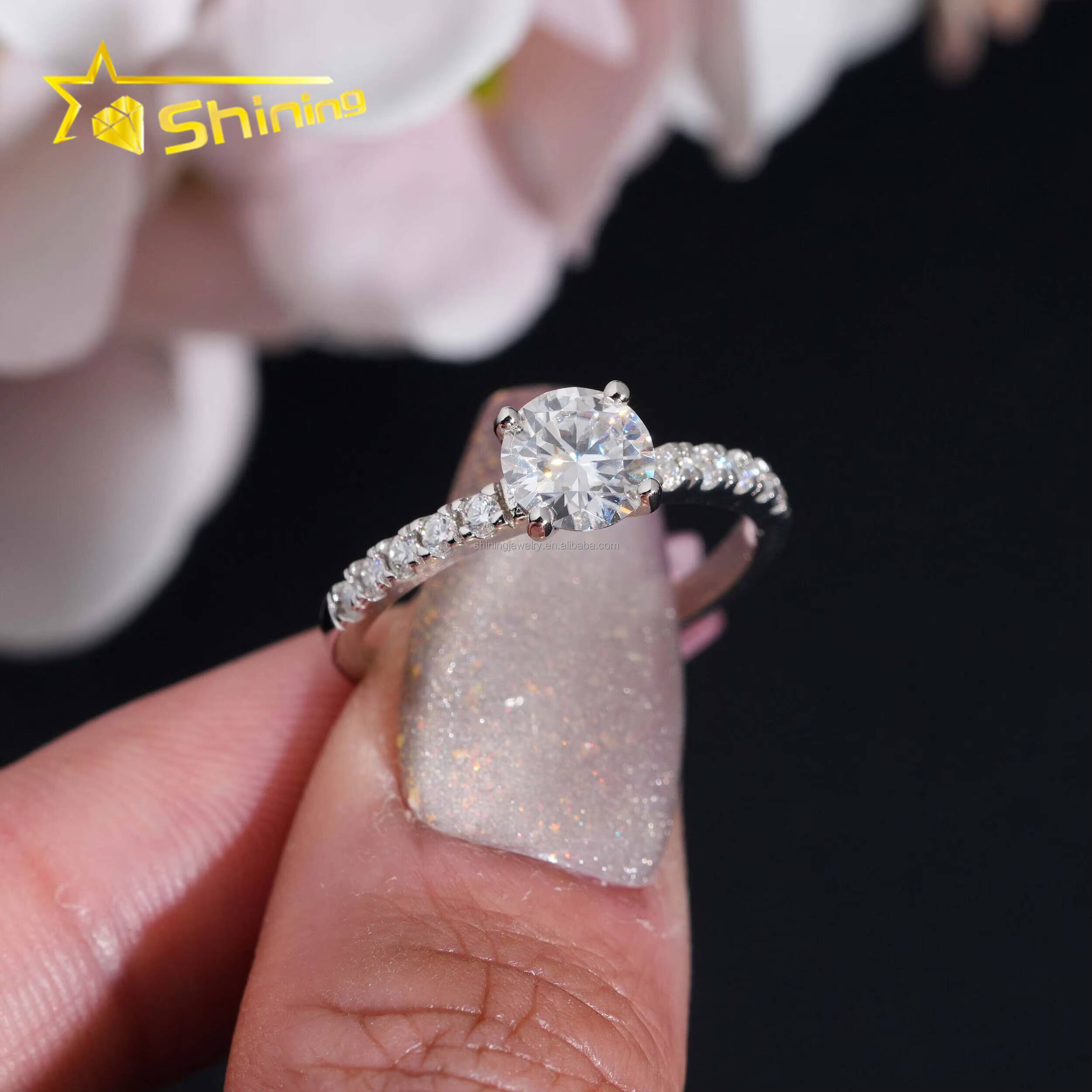 925 Sterling Silver Pass Diamond Tester Women Style Elegant 1Ct Main Stone VVS Moissanite Diamond Engagement Ring With GRA