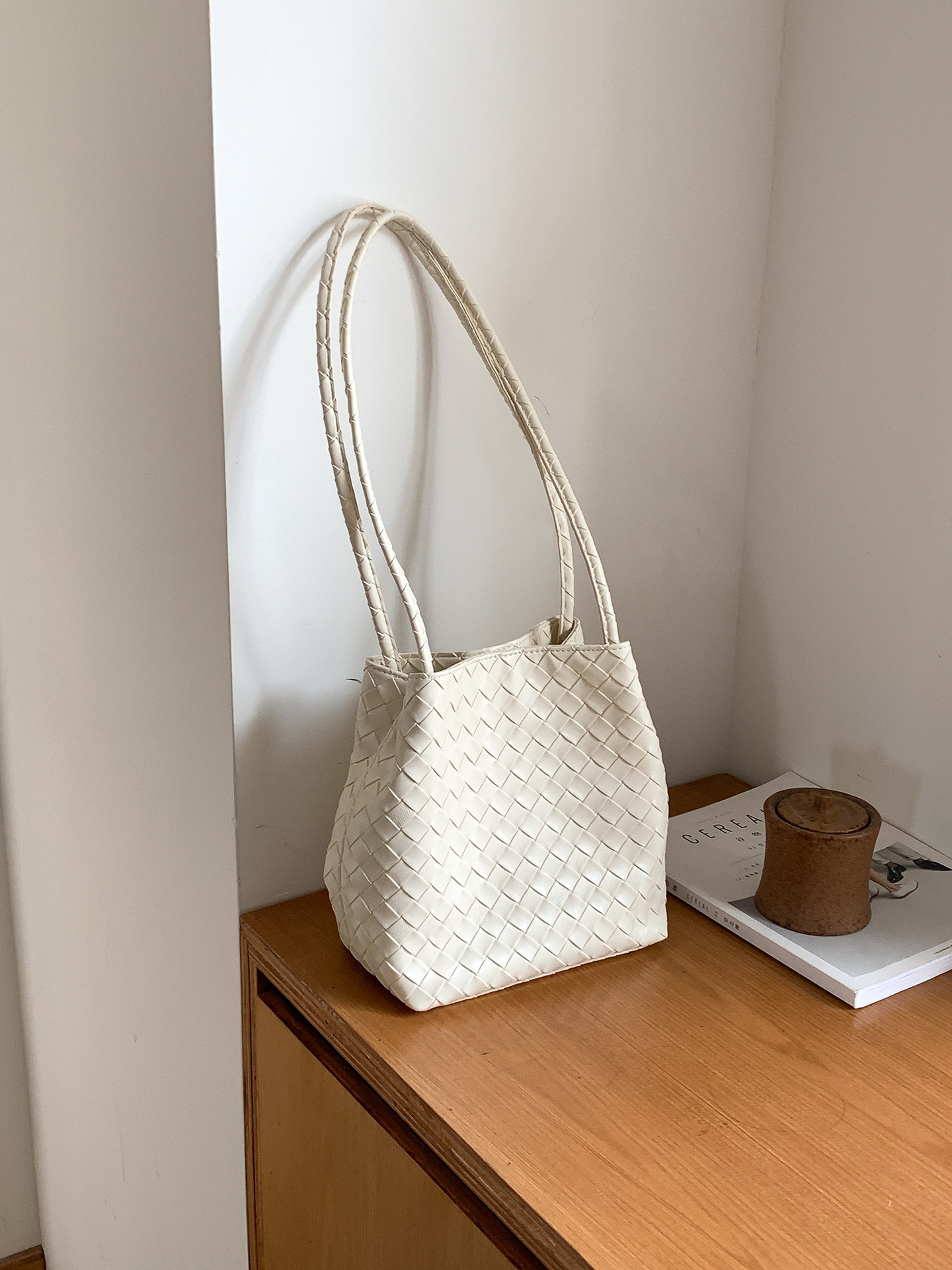 Luxury Brand Designer Bag Woven Bag Niche Design High-End Feel New Women's Shoulder Bag Versatile Fashion Bucket Bag For Women