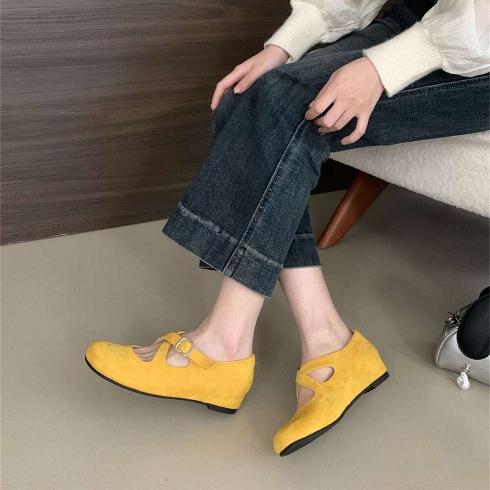 2025 Autumn and New French Style Elegant Hidden Designer Shoe Heel Evening Cross Strap Buckle Single Shoes