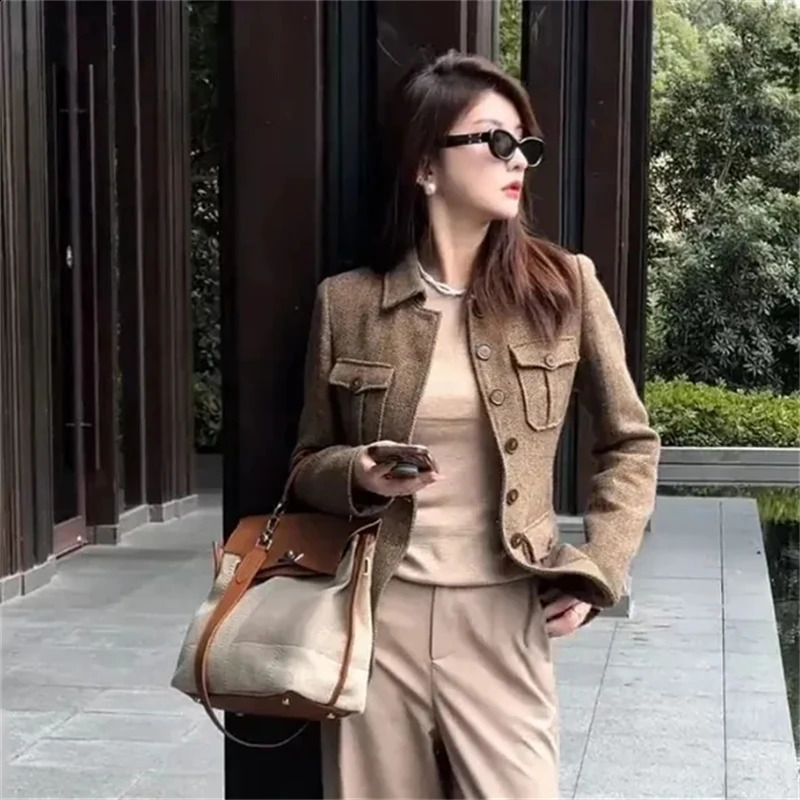 Womens Woolen Jacket Autumn Winter Retro Slim High End Female Short Coat Fashion Comfortable Temperament Ladies Overcoat 251020