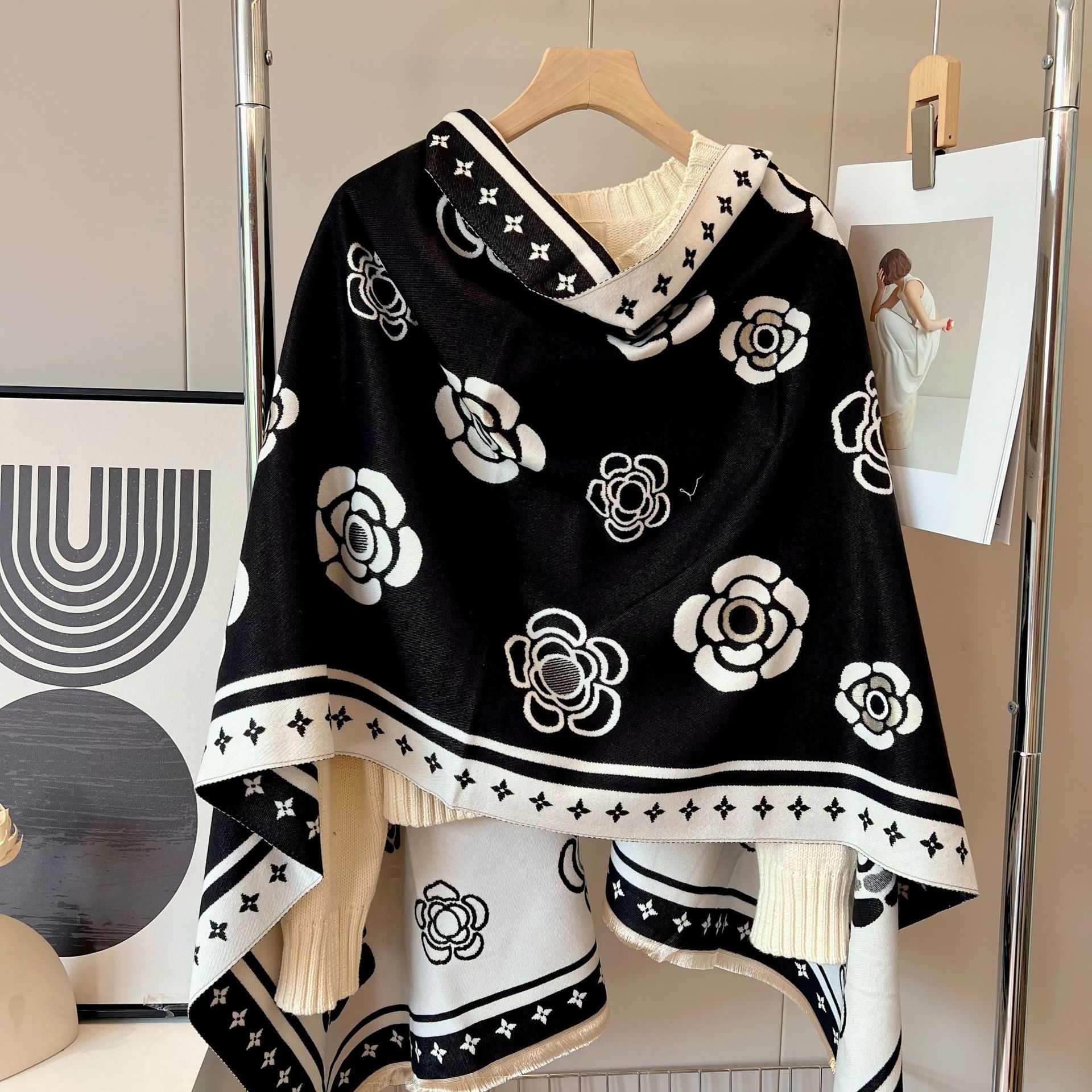 Charm Flower Pattern Design 185*65cm Versatile Scarf That Can Be Draped Over Shoulders Fashionable Gift Scarf For Autumn And Winter Essential Scarf Fo