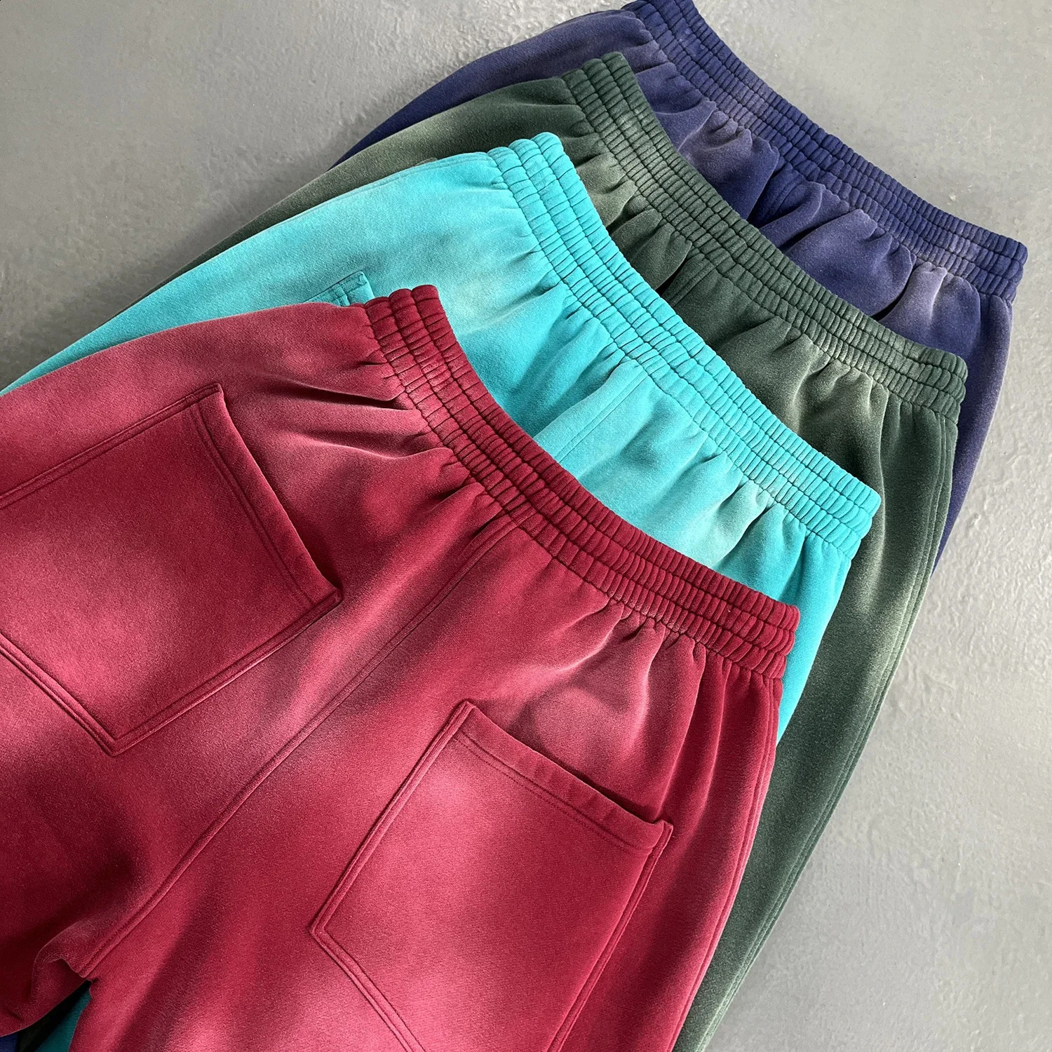 Winter Fleece Sweatpants Men Splashing Ink Spray Dyeing Wash Distressed Wide Joggers Grinding Edges Baggy Plush Pants 251027