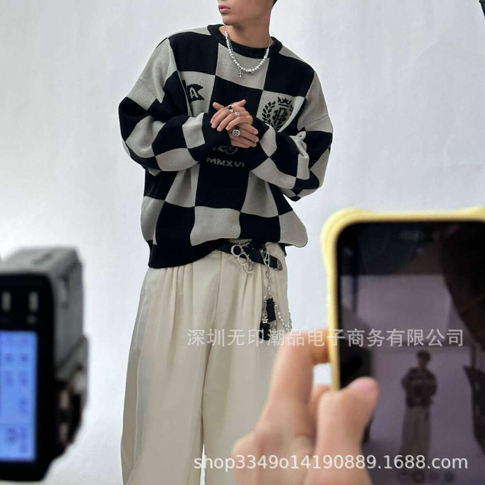 Loose Fashion Unisex Casual Style 3D Jacquard Black and White Color Block Winter Knitted Sweater