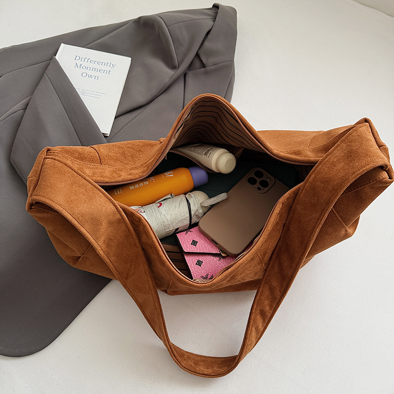 Spring women's simple and fashionable large capacity synthetic leather handbag, new fashionable college student daily commuting lightweight cross