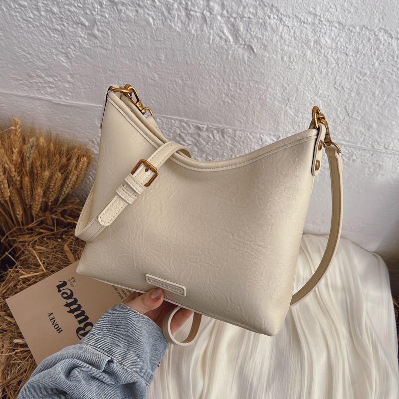 Summer women's simple and fashionable large capacity synthetic leather handbag, new fashionable college student daily commuting lightweight cross