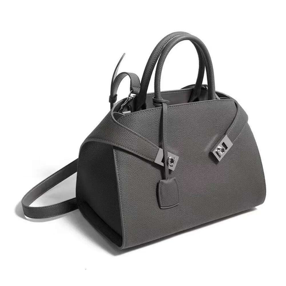 Designer Bags Niche Design Light High-End Shoulder Cowhide Tote Bag Large Capacity Commuter Leather Women's Handbag Hot Selling