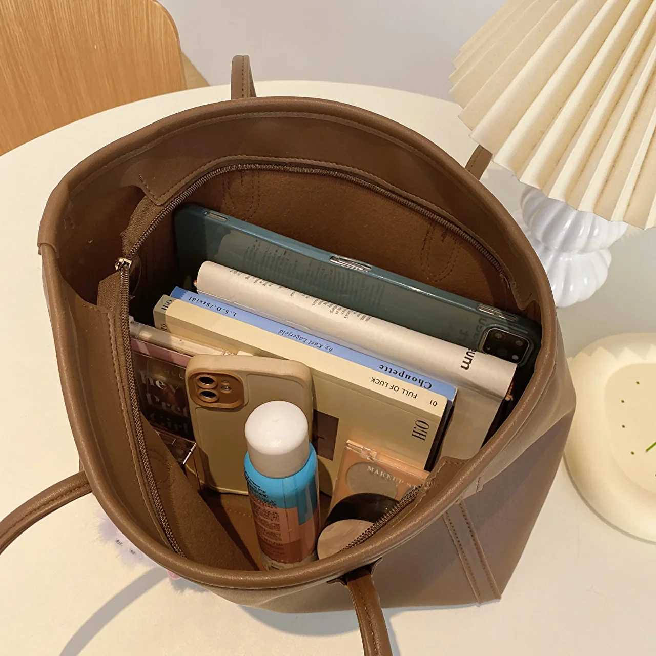 AW25 Campaign Tote Bag Leather Womens Bag Large Shoulder Bag Female Simple Underarm Pouch Commuting HandbagW251028