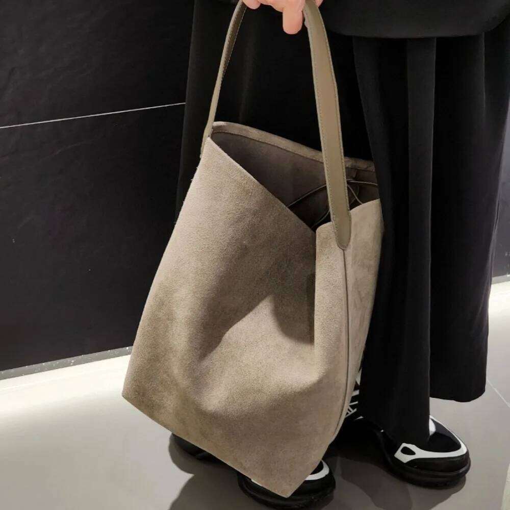 Designer Bags Tote Bucket 2025 Autumn And Winter Maillard Suede Casual Solid Color Large Capacity Flip Fur Shoulder Bag Versatile Hot Selling