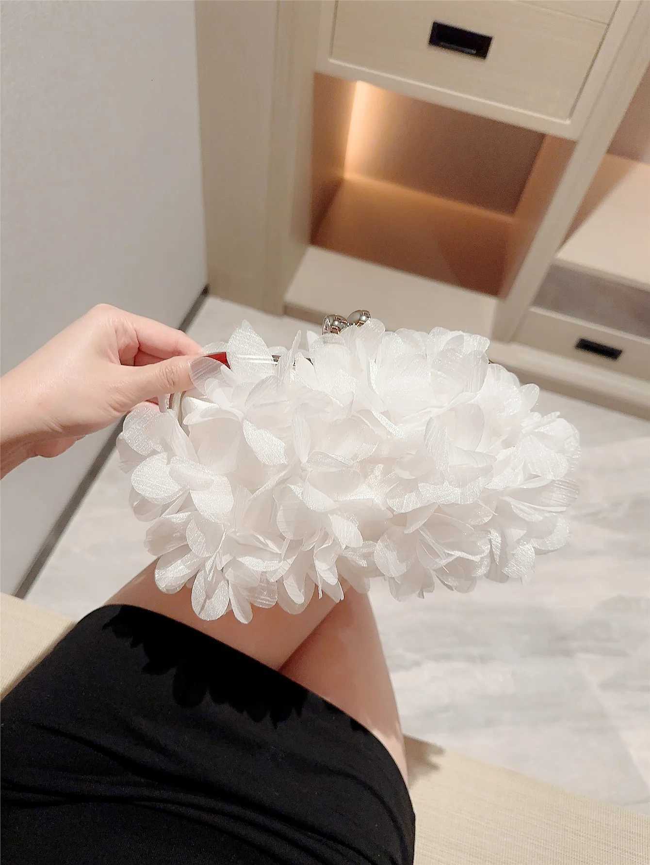 Lady Spring Summer white Wedding Bag Flower Design Romantic Bridal Bag Clutch Prom Bag Party Bag Evening Bag Dress Bag Chain Bag Wine Handbag H251027