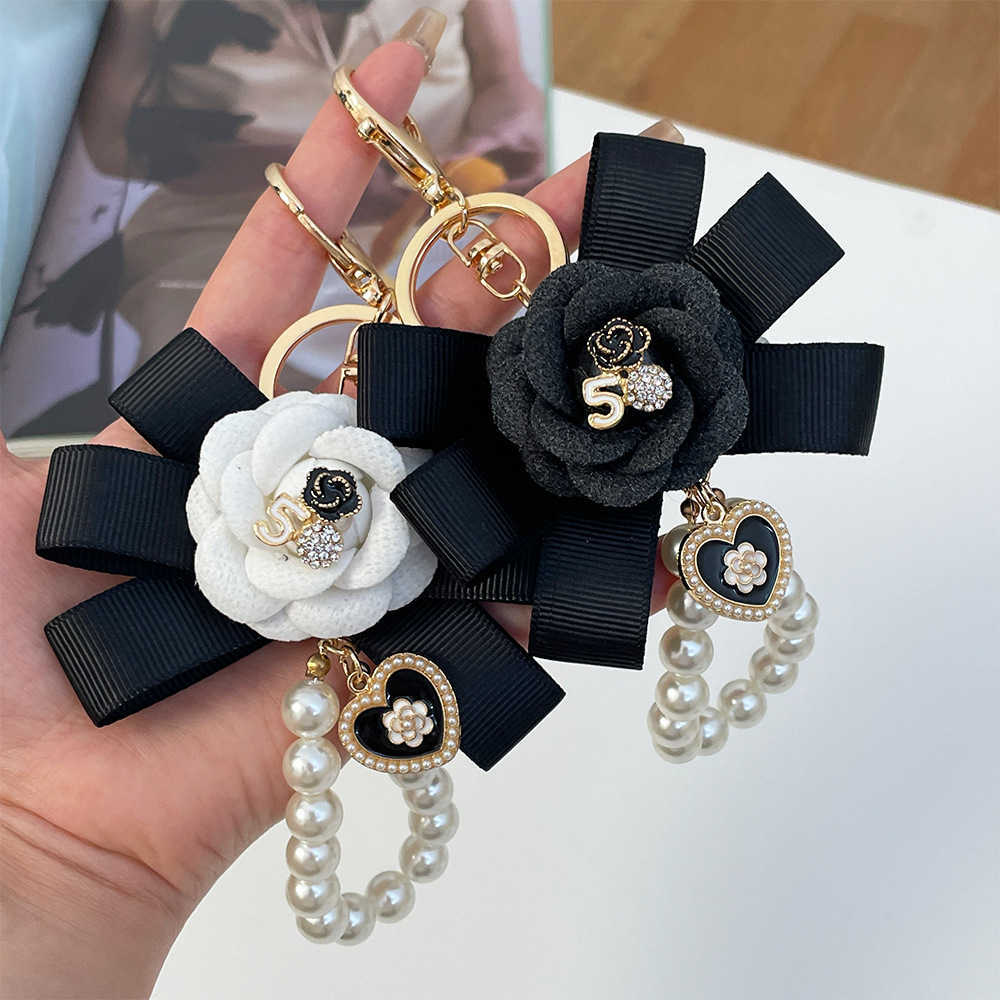 Highend Exquisite Korean Fashion Creative Camellia Ribbon Pearl Keychain Womens Bag Pendant Small Gift J251118