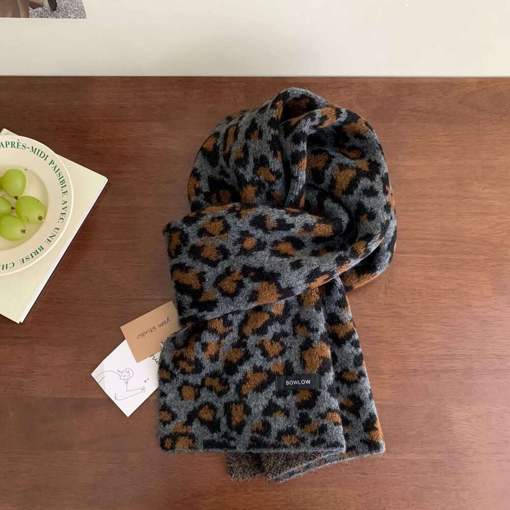 2024SS Leopard Print Knitted Scarf Fashionable Autumn Winter Warm Neck Warmer with Wool for Women Melad Brown