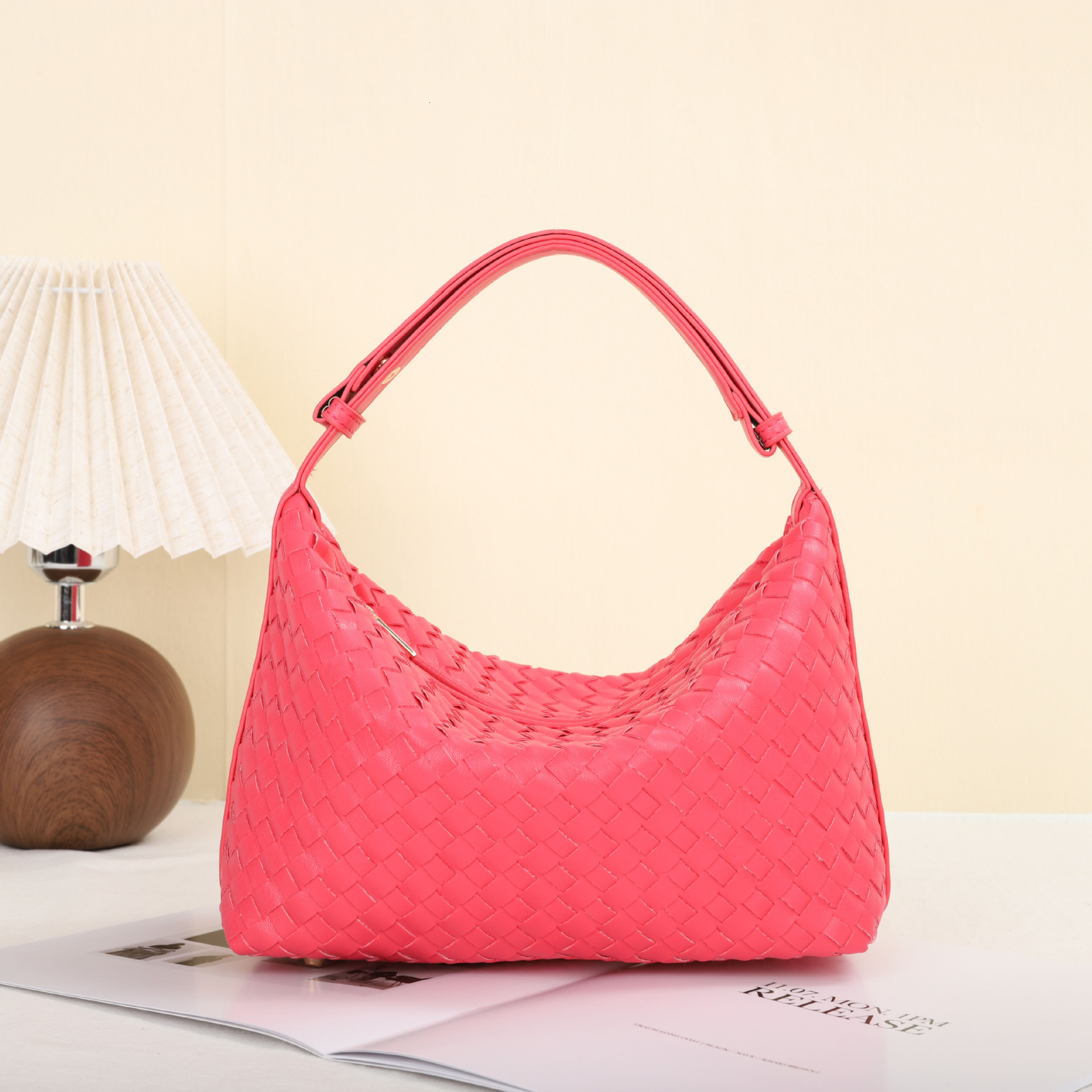 Luxury Brand Designer Bag Handwoven Trendy Lunch Box Handbag High-End Niche Single Shoulder Underarm Bag