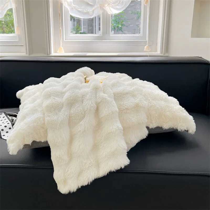 Pillow Case 2025 New Winter A Rabbit Plush Single case Milk Plush Snow Plush Dormitory Single Case 2PCSSET C251028