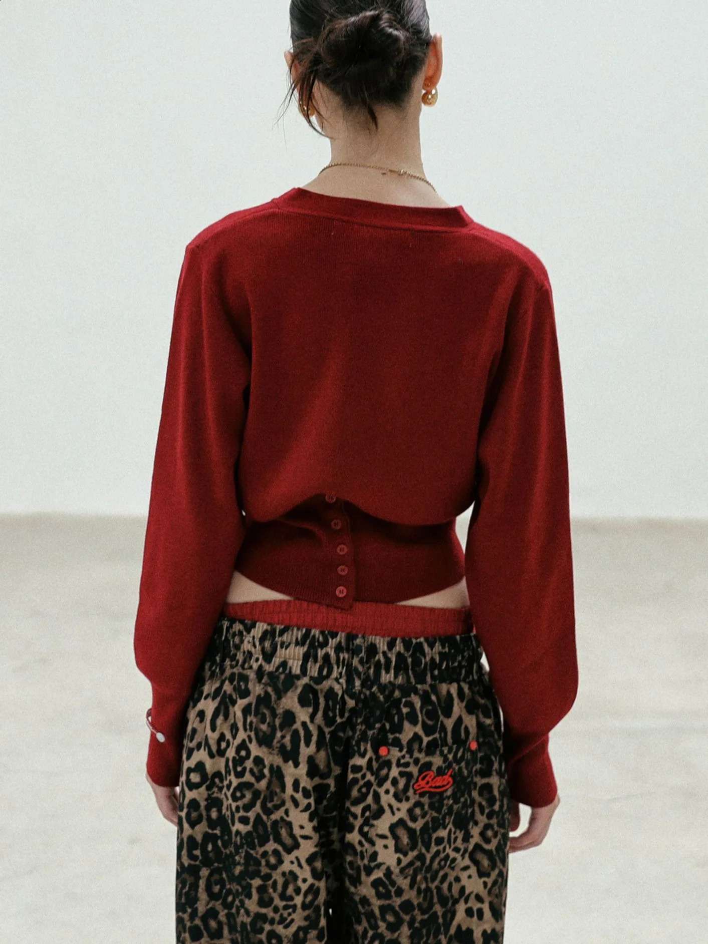 Autumn Vneck Sweater Cardigan Womens Retro Small Fragrant Style Slim Fit Outer Knitted Short Coat 251015