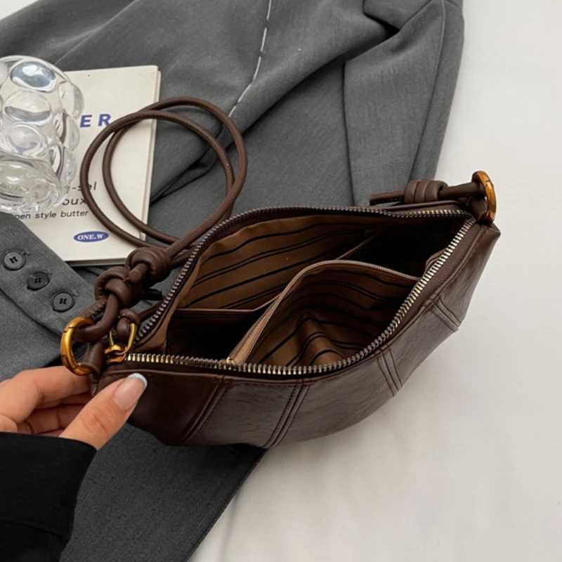 2025 Retro Trend Solid Color Splicing Leather Shoulder Bag Women Korean Fashion Lady Dumpling Crossbody Bag Handbags and PursesW251028