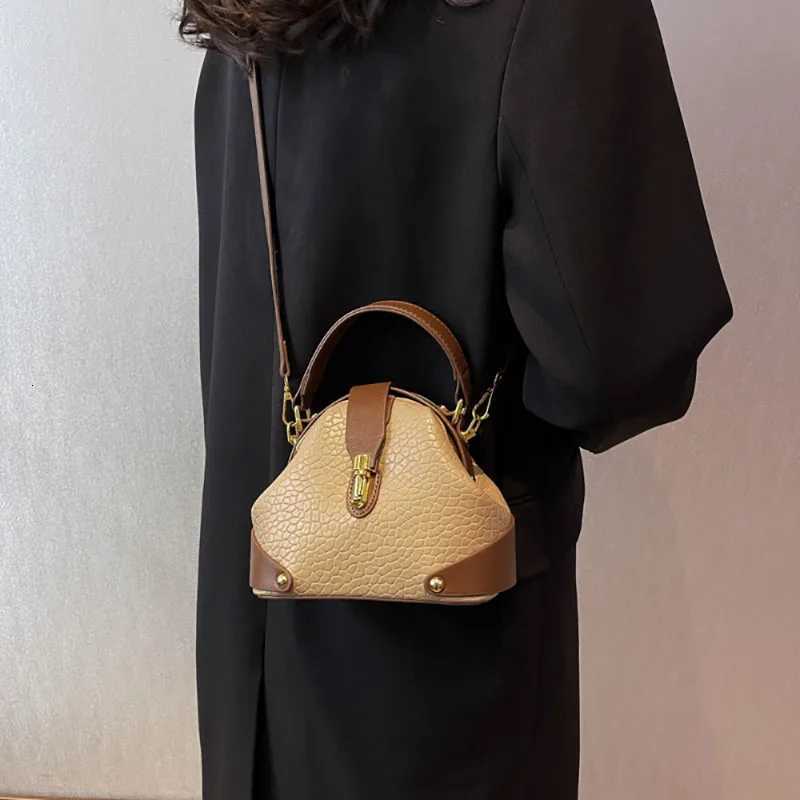 Color Contrast Handbag Women Autumn Winter New Fashion Texture Single Shoulder Crossbody Bag Simple Niche Design Sense PackT251028