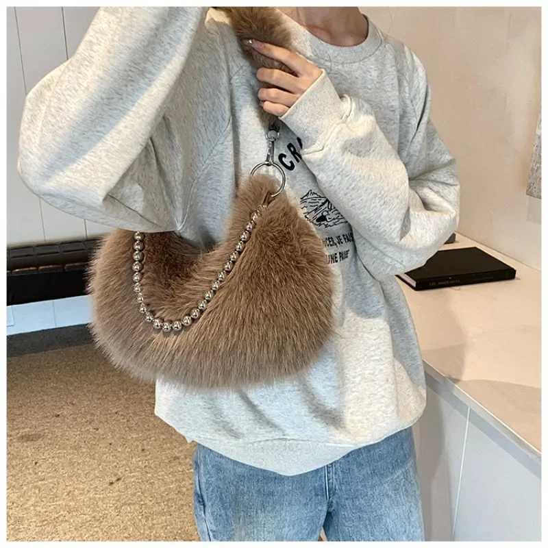 Plush Women Armpit Purse with Chain Fluffy Versatile Shoulder Bag Faux Fur Fashion Underarm Bag Ladies Winter Furry Tote HandbagT251028